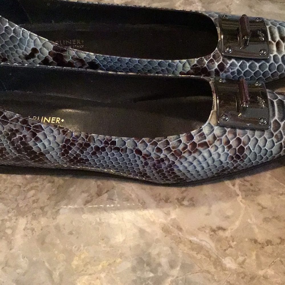 Shoe - Picture 3 of 3